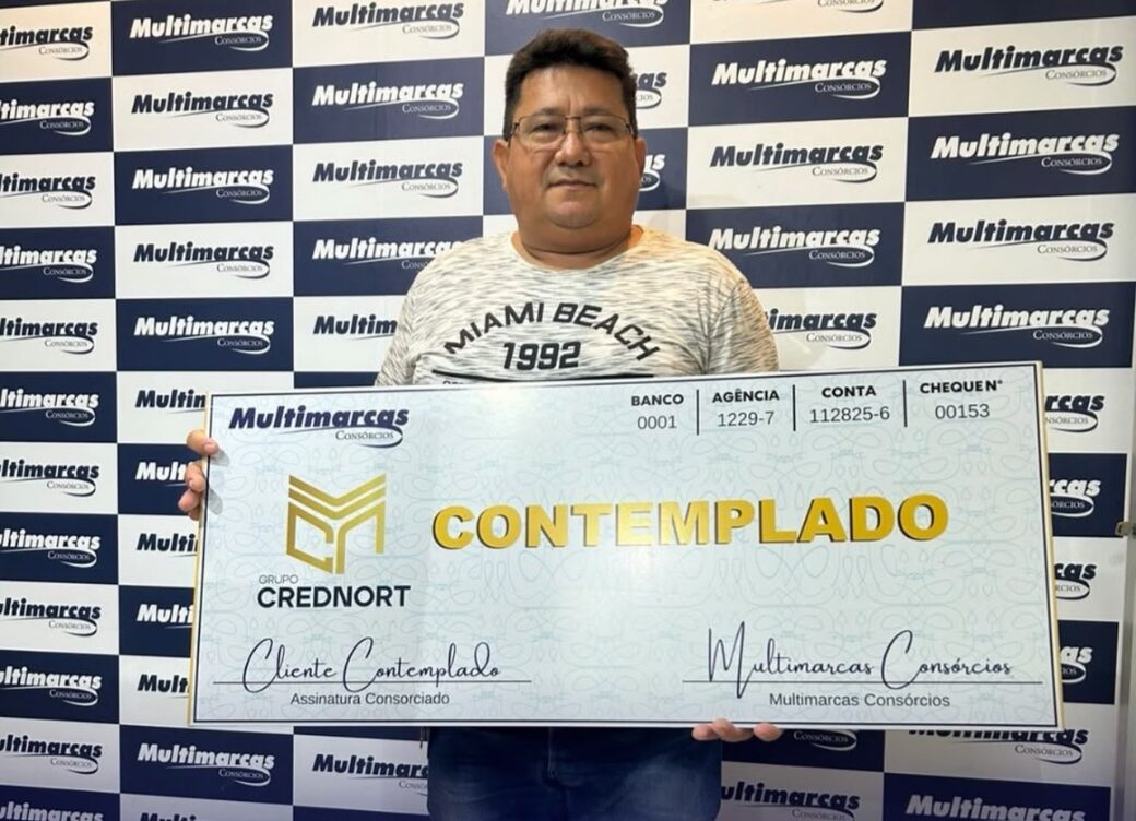 Cliente contemplado por lance fixo com o cheque simbólico